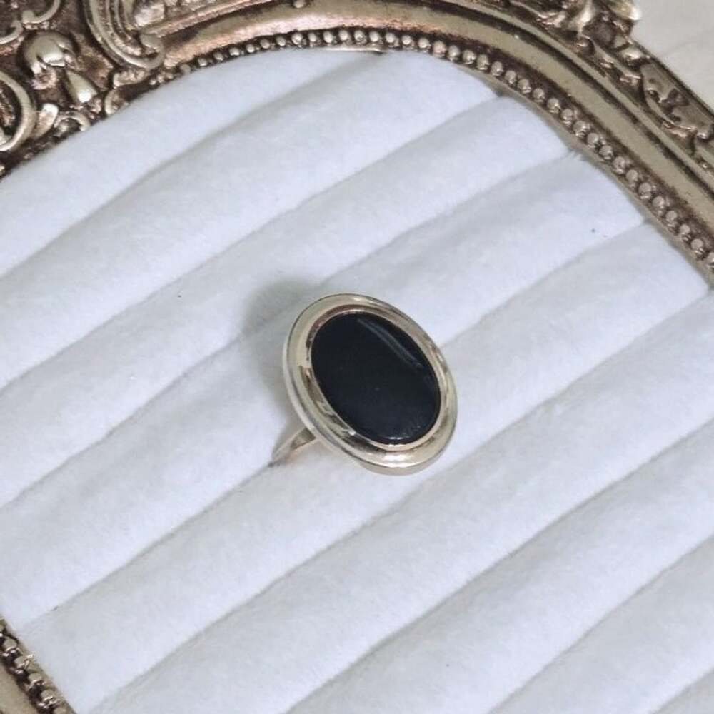 Vintage Sarah Coventry Evening Profile Ring 1964 Gold Tone Adjustable Cameo Blac